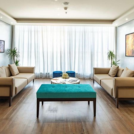Radisson Blu Hotel, Jeddah Corniche Экстерьер фото A living room