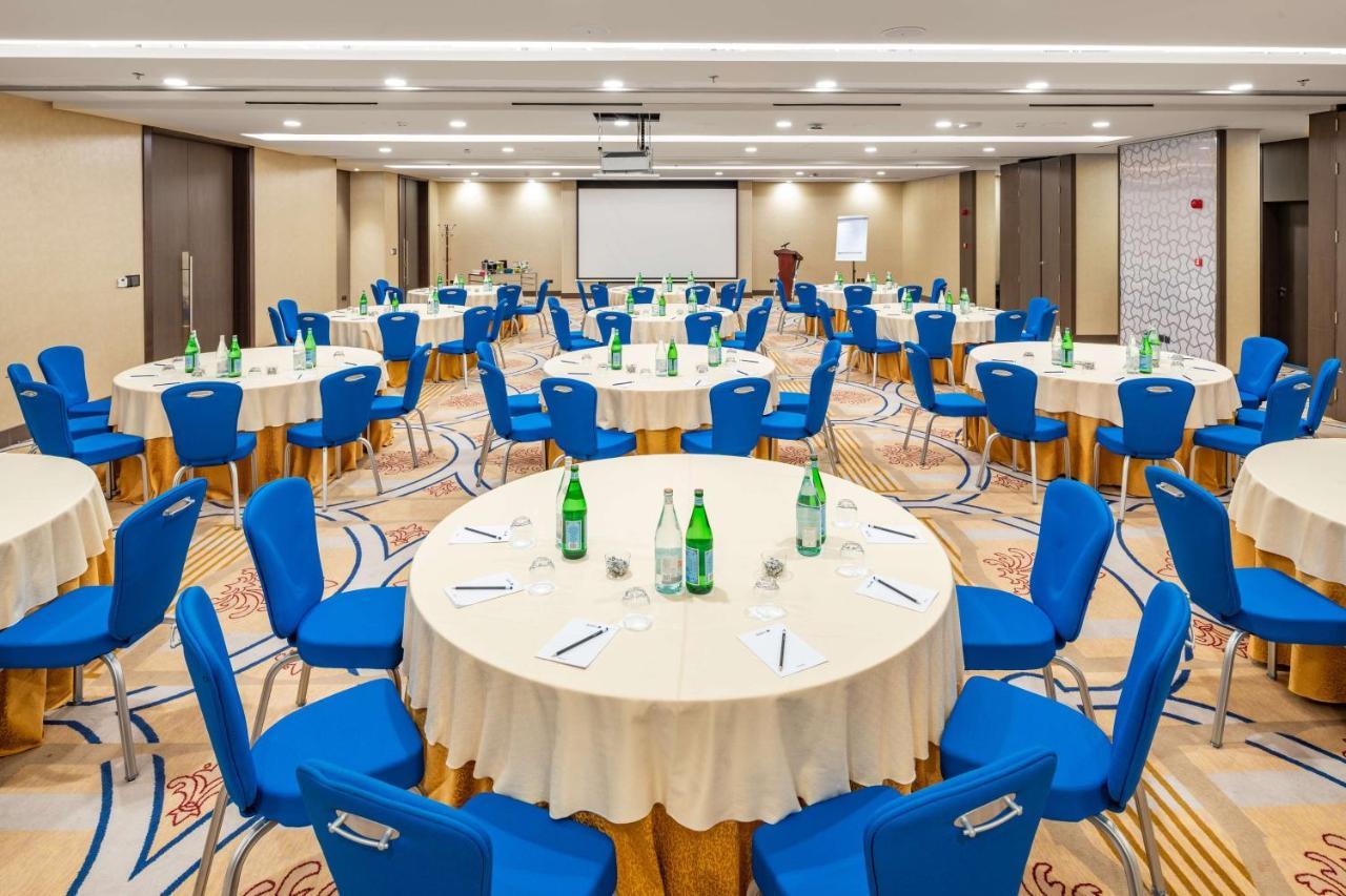 Radisson Blu Hotel, Jeddah Corniche Экстерьер фото Meeting room