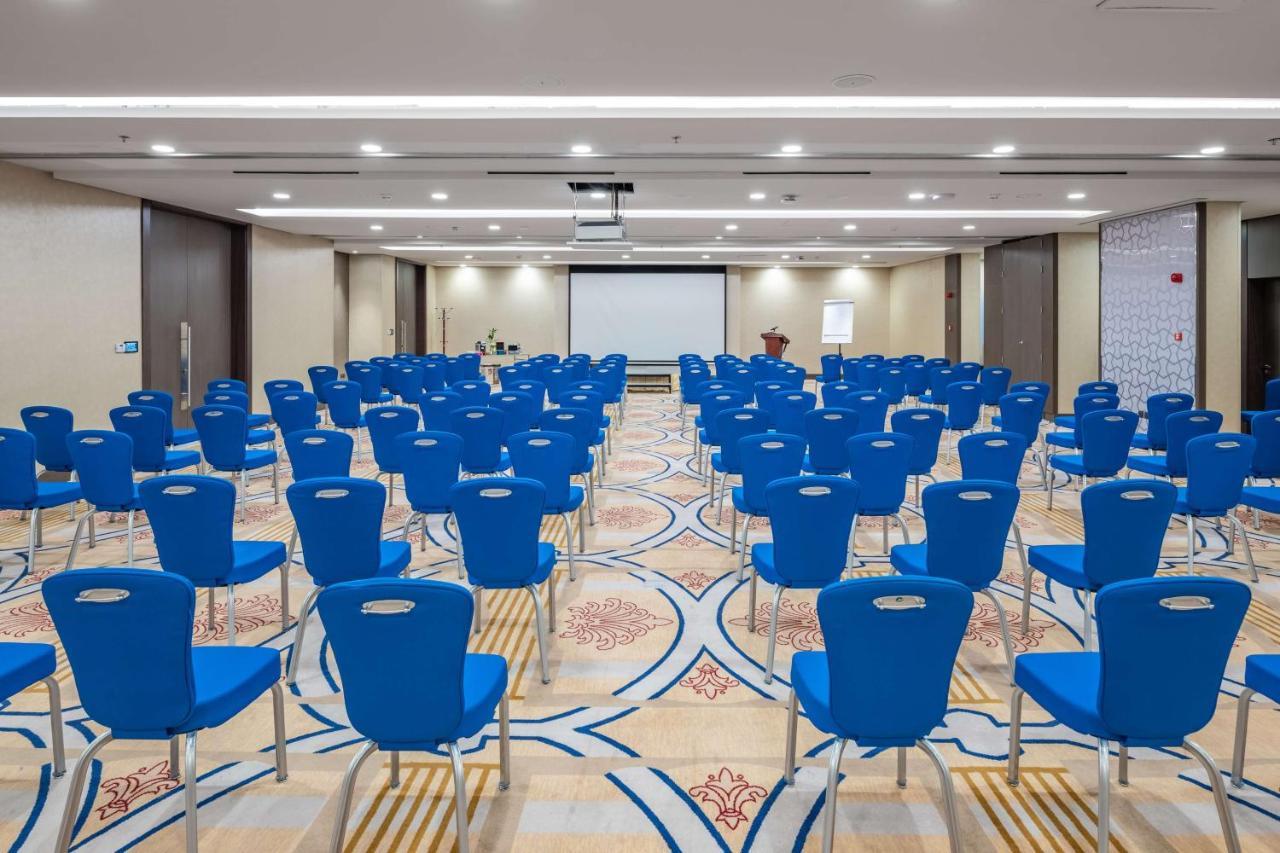 Radisson Blu Hotel, Jeddah Corniche Экстерьер фото Meeting room