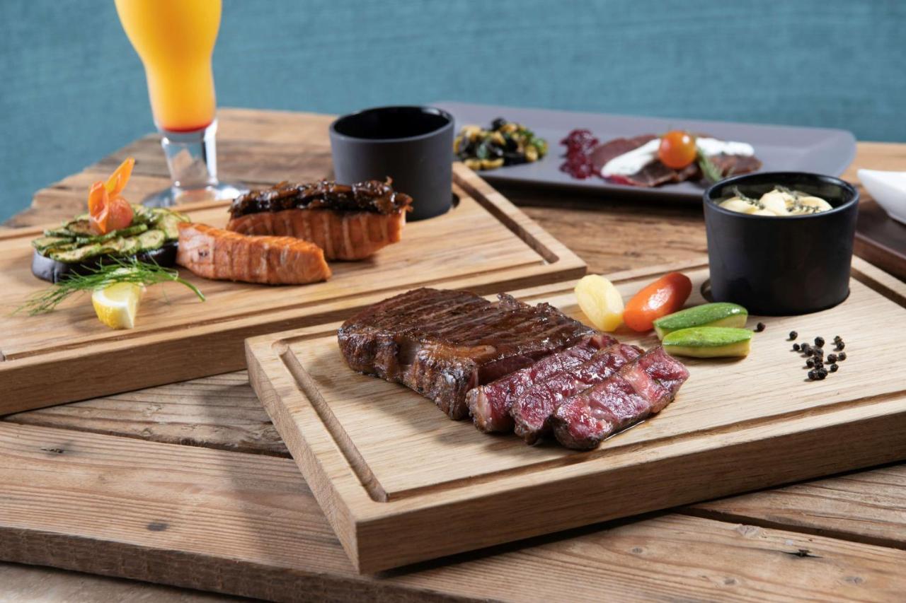 Radisson Blu Hotel, Jeddah Corniche Экстерьер фото A steak prepared with the dry-aging method