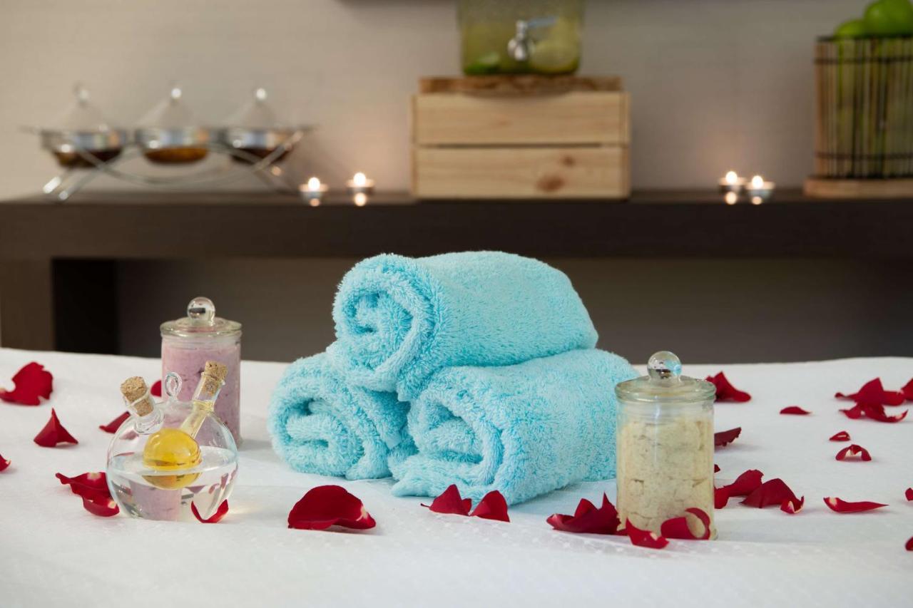 Radisson Blu Hotel, Jeddah Corniche Экстерьер фото Spa treatment