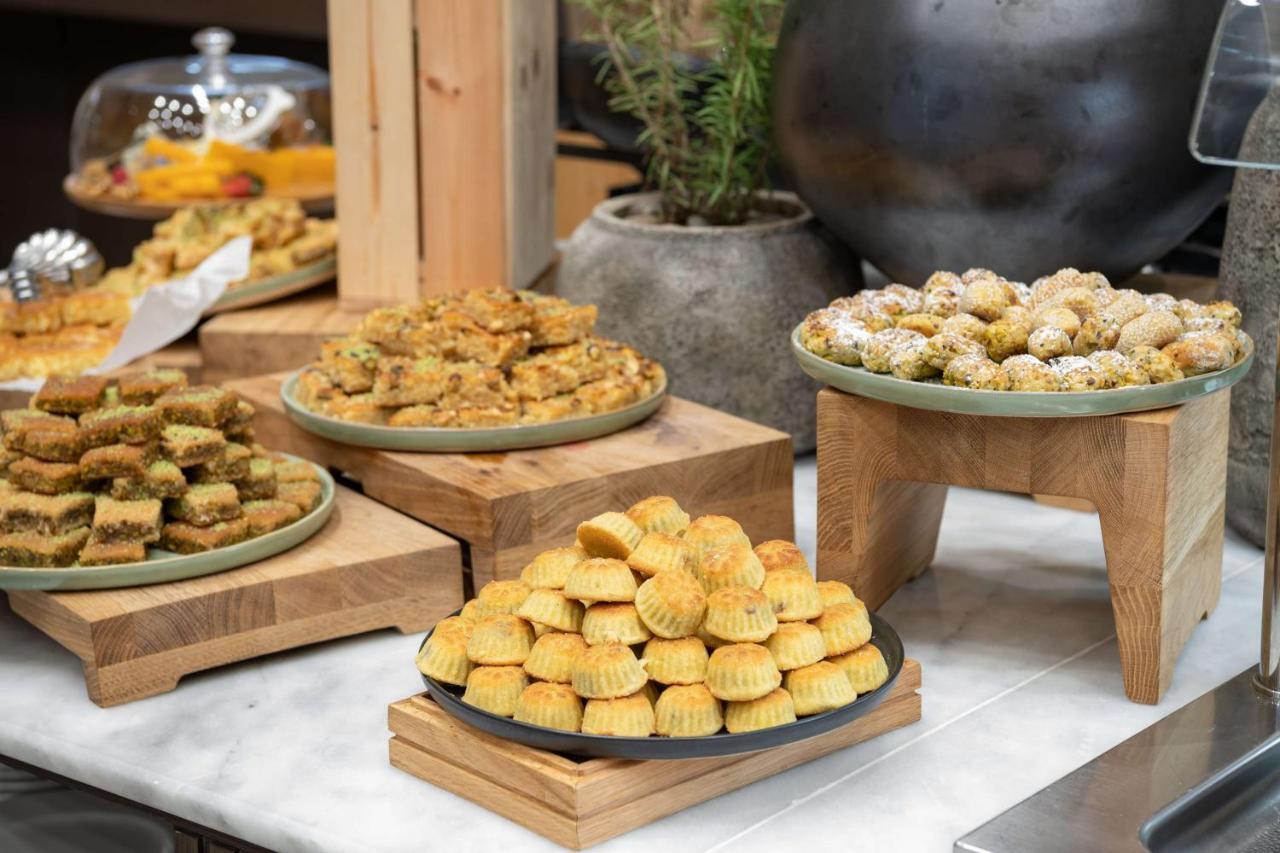 Radisson Blu Hotel, Jeddah Corniche Экстерьер фото A selection of traditional Greek sweets