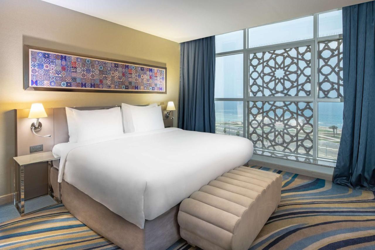 Radisson Blu Hotel, Jeddah Corniche Экстерьер фото A bedroom at the hotel